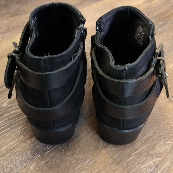 Steve Madden Black Ankle Boots with Slouchy Design - Picture 5 of 6